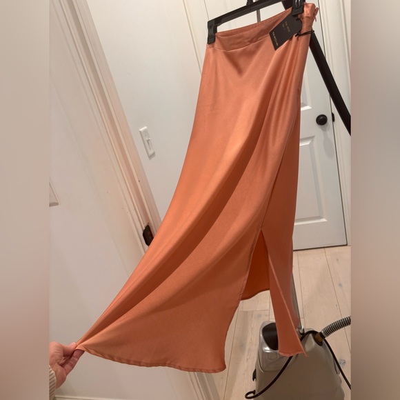 NWT Japna Satin Skirt Size Large - Picture 2 of 7